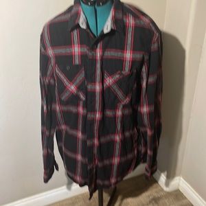Mens urban pipeline large plaid black, red, and white in great used condition